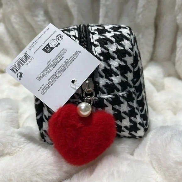 Revolution Emily in Paris City of Love Eyeshadow Palette & Bag Set - Picture 4 of 9